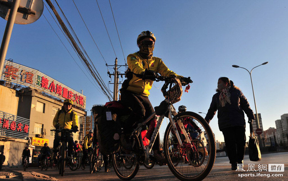 <em>北漂女子</em>骑行1900公里回四川 路上雾霾严重_