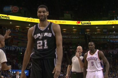 帕金斯袭胸遭鄙视怒推邓肯 石佛微笑竟吃T|石