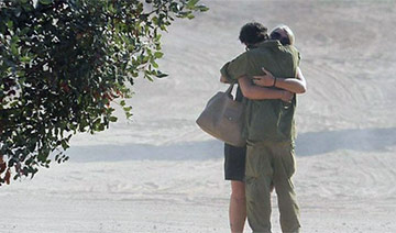 最后的拥抱：士兵告别女友 数小时后阵亡