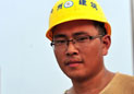 大学生毕业当建筑工 自称不在乎身份