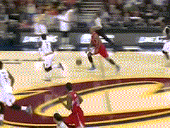 nba每日一囧:美女裁判遭袭胸 考辛斯委屈得要哭