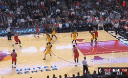 自媒体  吉米巴特勒缺战骑士,但是顶上来的小将斯内尔表现出色.