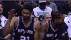 nba每日一囧:球星被自己绊倒 磕掉一颗牙(图)
