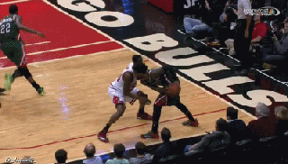 nba每日一囧:梅奥裆部被摸顺势假摔(图)