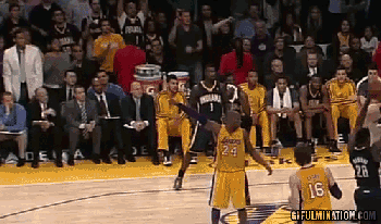 嘟,科比走步了.我给你们演示一下.