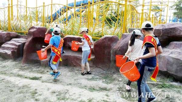 文明庆六一 宿州小小志愿者做公园守护者