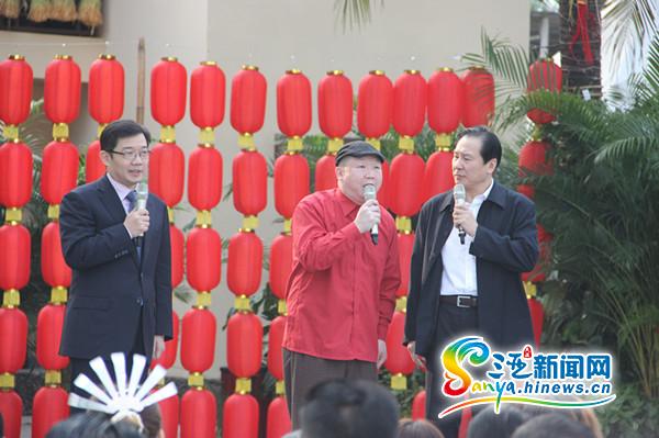 央视心连心艺术团走进保亭 冯巩小品引爆现场