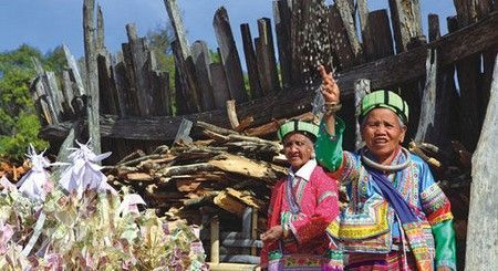 云南拉祜族女人光头最美