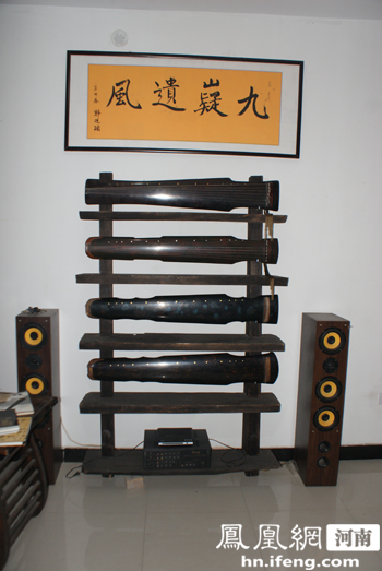 王栋工作室的古琴陈列