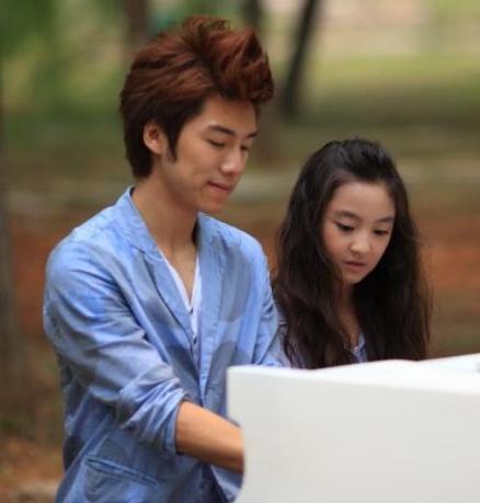 12岁小嫩模恋上24岁男歌手