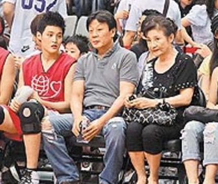 娱圈正妻与小三共处寇世勋妻妾分住楼上楼下图