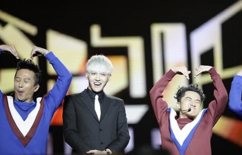  吴亦凡跨年 演唱会与中韩跑男体力大对决 撕名