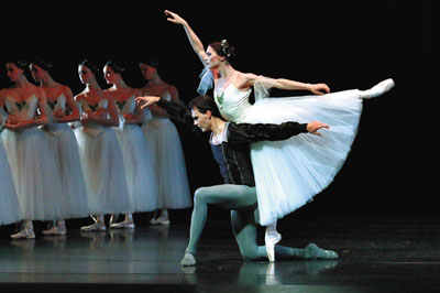 荷兰两大名团献艺 国家大剧院舞蹈节刮起了“橙色旋风”_江苏频道_凤凰网