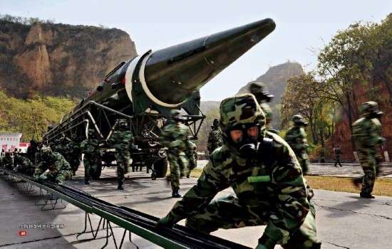 中国二炮部队拉出弹道导弹恐怖画面曝光