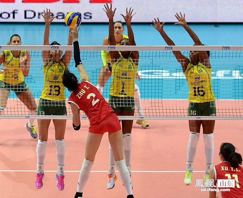 2014女排世锦赛第三阶段比赛中国女排0:3负于