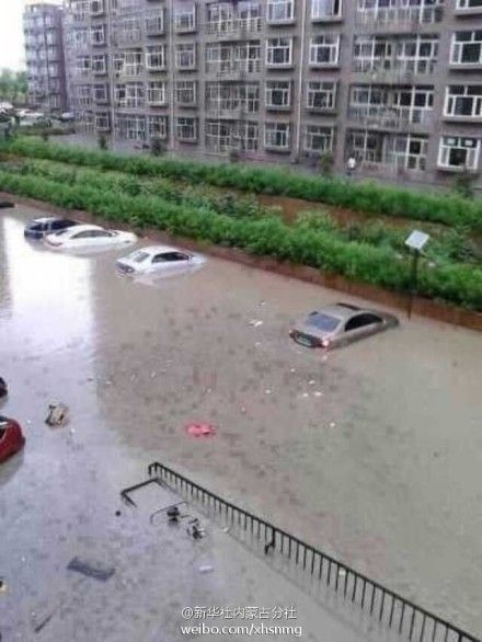 鄂尔多斯遭暴雨冰雹袭击 已致8人死亡(组图)