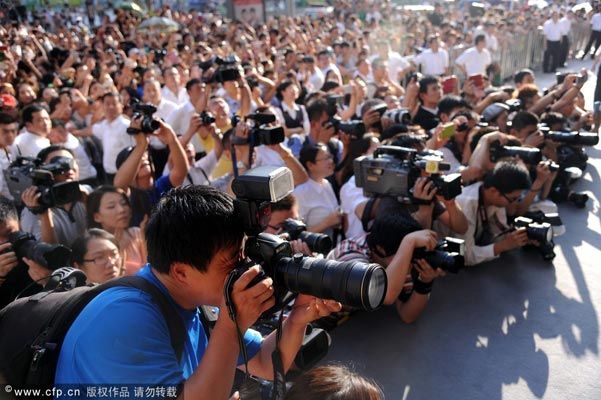 孙俪护粉丝发飙 活动现场怒斥保安(图)