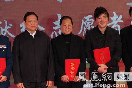 志愿者歌曲《搭把手》首发 歌手孙楠弃商演助阵(图)