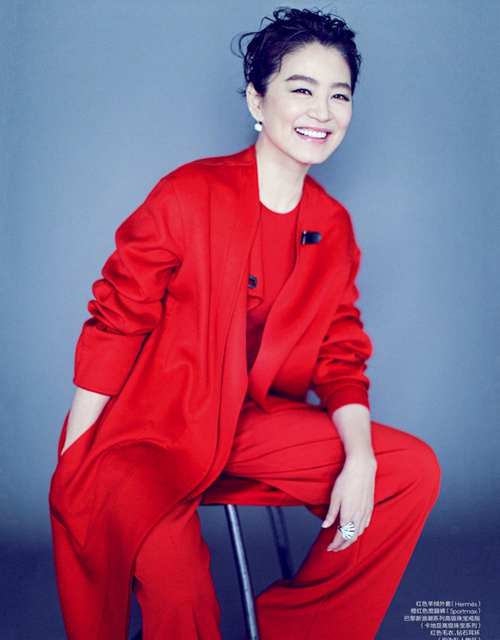 60岁林青霞登《ELLE》封面 美貌霸气依旧