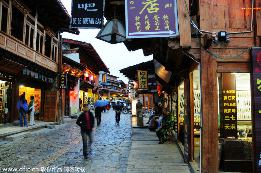 云南月光之城遭大火吞噬 回顾昔日“独克宗”全貌(_河南频道_凤凰网