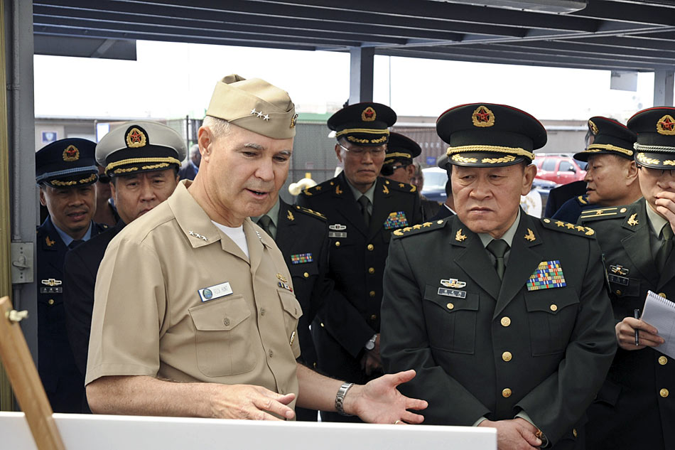 梁光烈参观加利福尼亚州美国海军科罗纳多两栖