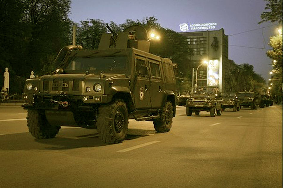 意大利IMV车参加俄军红场阅兵 成“白杨”导弹保镖_军事频道_凤凰网