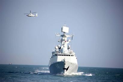 1月30日,中国海军舰艇编队驶向西太平洋海域。图为546舰盐城号导弹护卫舰。