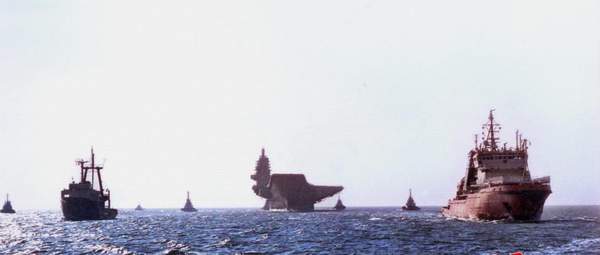 2004年8月中央作重大决策:续建"瓦良格"号航母