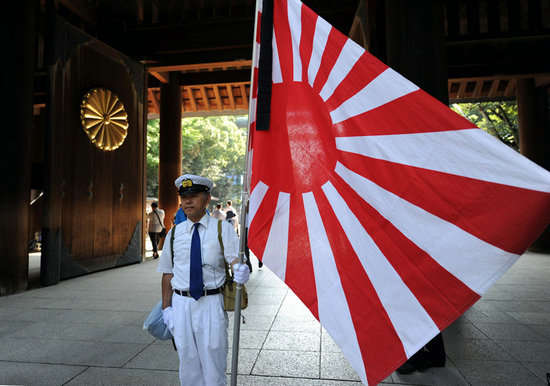 資料圖：日本右翼團體如往年一樣在供奉有二戰甲級戰犯的靖國神社前為軍國主義分子招魂。