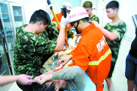 有苦难言哑男 命根 被套钢环 受害者:被网友骗入