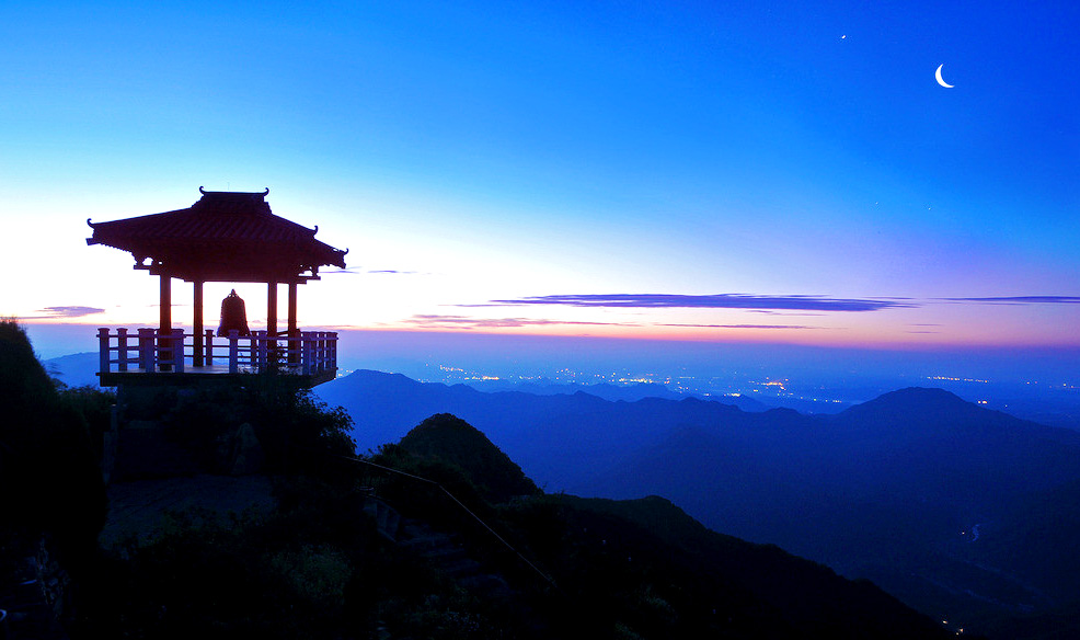 旅游 中原风光 > 正文   王屋山风景名胜区位于河南省济源市,是国家级