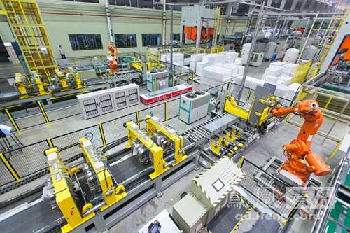 揭秘青岛海尔互联工厂:但见机器动,不闻人语声