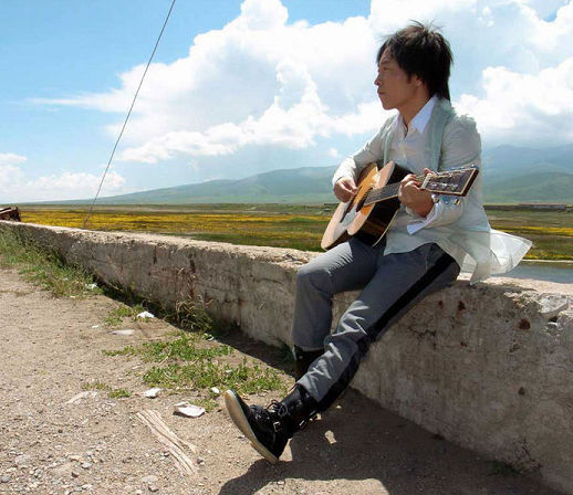 许巍调侃汪峰套路歌词:我的歌里也有_音乐频道