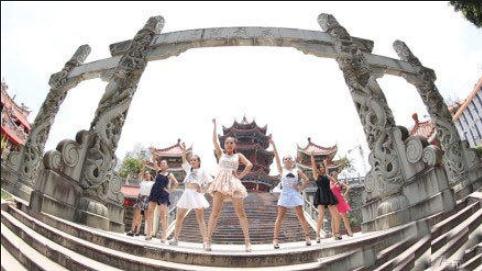 漳州版《小苹果》热辣亮相 <em>90后女生</em>火辣<em>热舞</em>