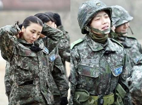 《真正的男人》<em>女军</em>特辑2休息现场公开 朴河宣