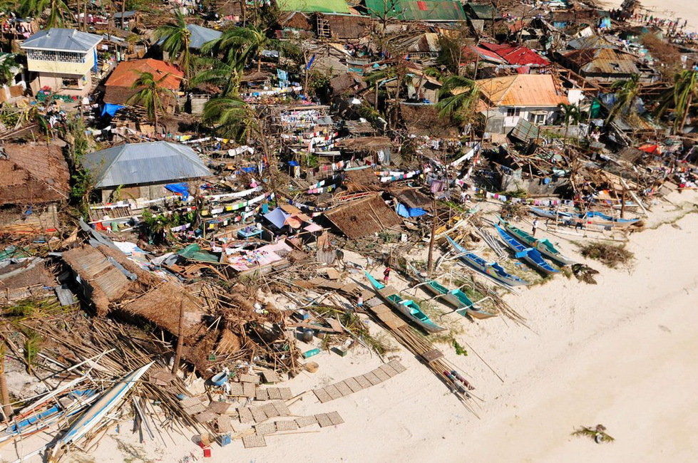 超强台风海燕或已致菲律宾上万人遇难