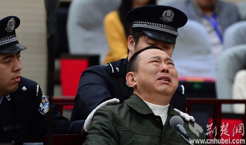 [ 凤凰网 ] 刘汉庭上情绪失控