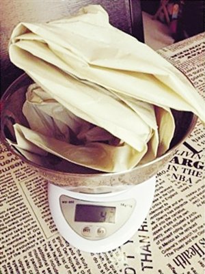网友在市场买三两虾装虾袋子重近一两(图)
