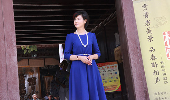 吴小莉与贵州省长陈敏尔在《问答神州》节目中走访青岩古镇后，作为“贵州旅游文化大使”旧地重游
