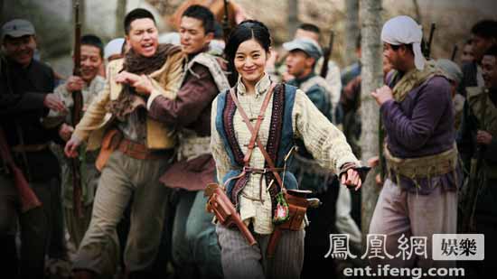 《战旗》飘红 收视花旦王媛可萌猛兼备