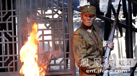 《苍狼》曝剧照 潘泰名军装诱惑演绎"优雅硬汉"