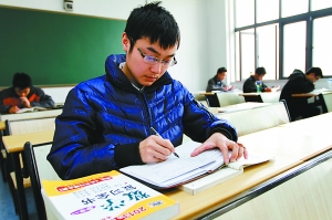 关于自费读研新政的背后的毕业论文提纲范文