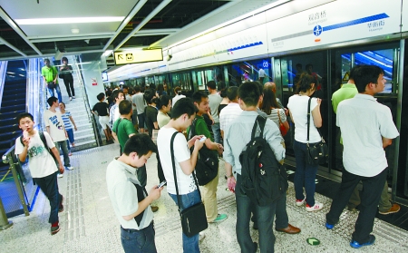 远离妹子 控制中场 地铁轻轨生存法则你看了没