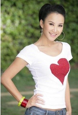 传李玟鼻子整容 回应：发誓除眼皮外没动过刀