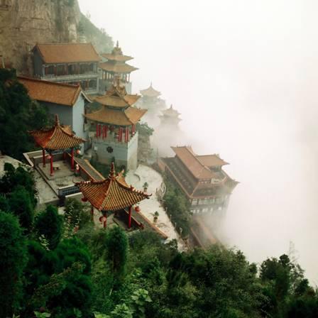 图为绵山一斗泉   一斗泉:此处传说元始天尊为解绵山之旱而借东海水滴