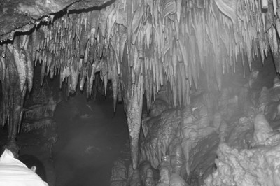 辽宁一溶洞遭游客破坏 1米长钟乳石被敲下(图