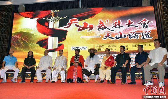 天山武林大会7日论剑 11大门派掌门亮相天池