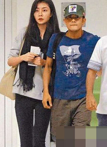 郭富城晒牵手照公布恋情 新女友背景被扒(图)