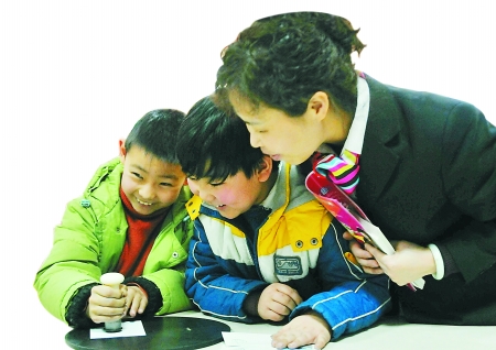 重庆市教委主任周旭:家长要给孩子放假 安全
