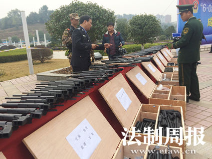 12名家族团伙网售枪支 成品千支媲美小型军火库